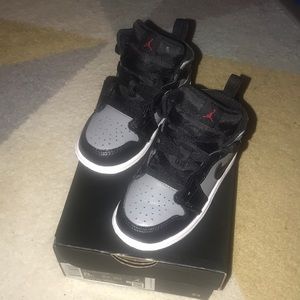 Jordan 1 Mid Black/Gym Red- Particle Grey size 8c